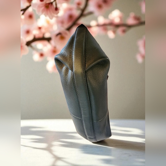 LOW START Coach Silver Hobo Bag w/chrome Hardware - Picture 7 of 7